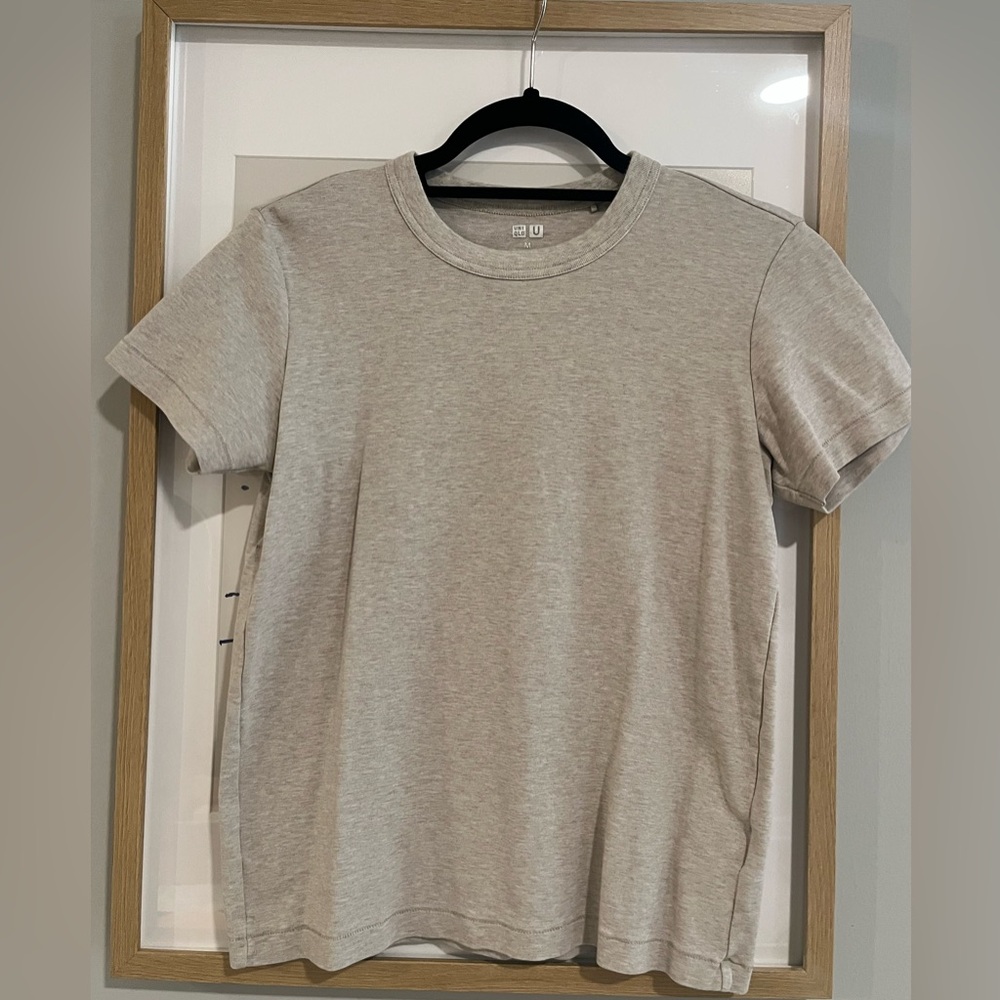 Uniqlo Light Gray Short Sleeve Tee